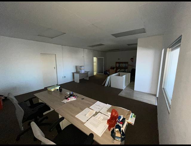 89M² OFFICE TO LET IN PARKLANDS